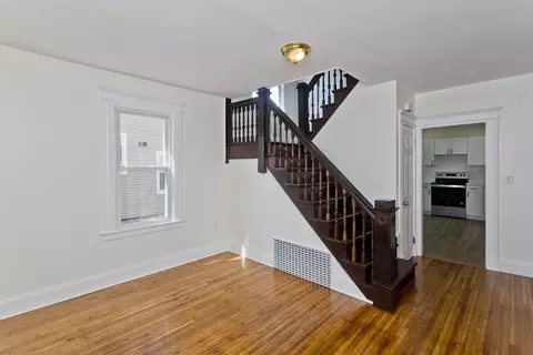 18 Greenacre Sq, Springfield, MA 01105 photo 2