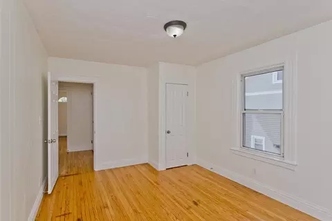 18 Greenacre Sq, Springfield, MA 01105 photo 17