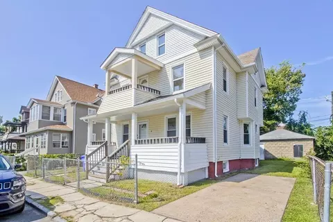 18 Greenacre Sq, Springfield, MA 01105