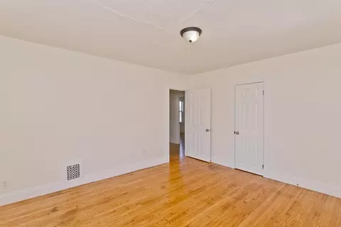 18 Greenacre Sq, Springfield, MA 01105 photo 23