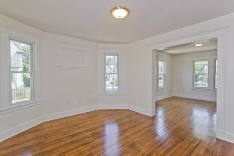 18 Greenacre Sq, Springfield, MA 01105 photo 10