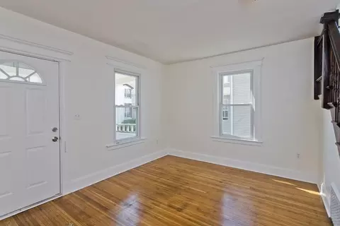 18 Greenacre Sq, Springfield, MA 01105 photo 16