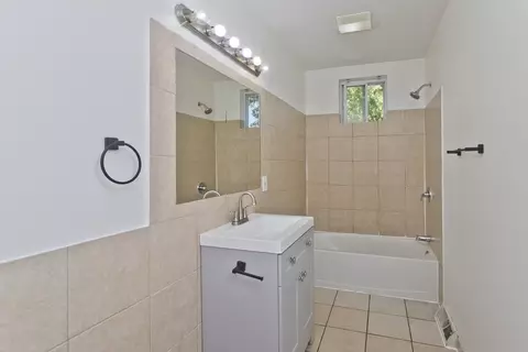 18 Greenacre Sq, Springfield, MA 01105 photo 26