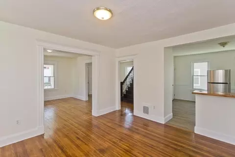 18 Greenacre Sq, Springfield, MA 01105 photo 9