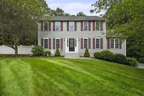 39 Tyler Dr, Uxbridge, MA 01569