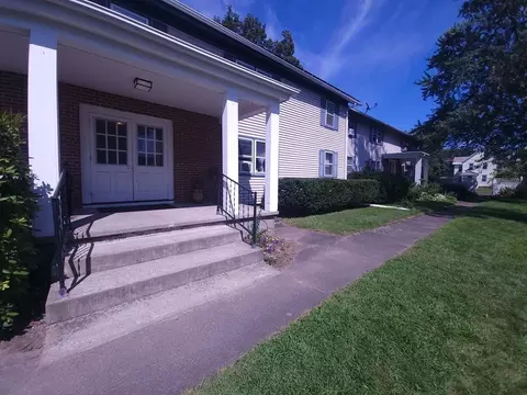 111 Franklin St #4, Greenfield, MA 01301