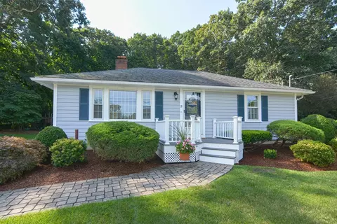 71 Edgewood Ave, Walpole, MA 02081