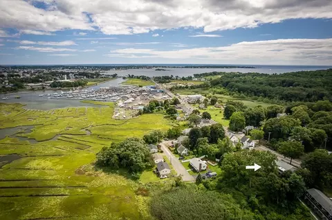 133 Essex Ave #A, Gloucester, MA 01930