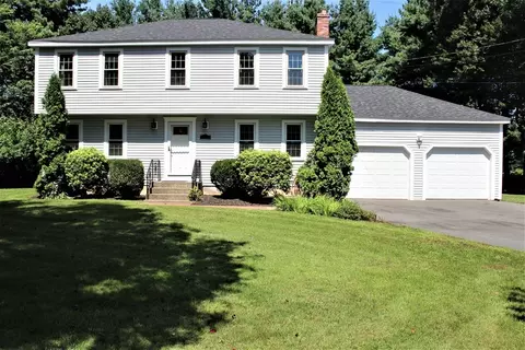13 Copperfield Ln, Franklin, MA 02038