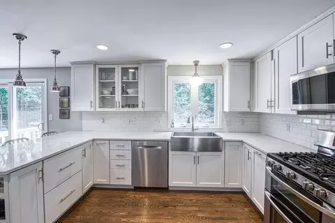46 Eagle Dr, Sharon, MA 02067 photo 2