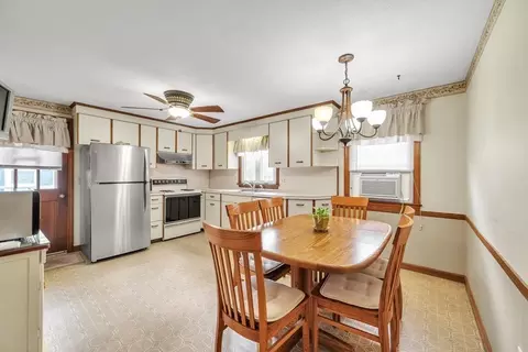 66 Clement St, Springfield, MA 01118 photo 4