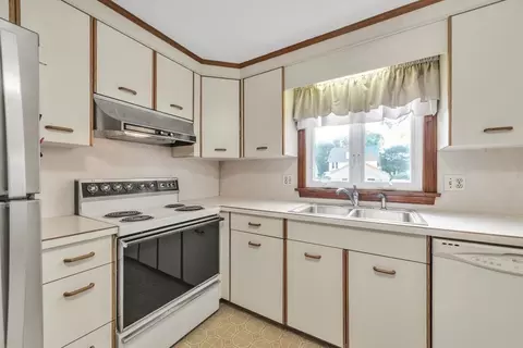 66 Clement St, Springfield, MA 01118 photo 7