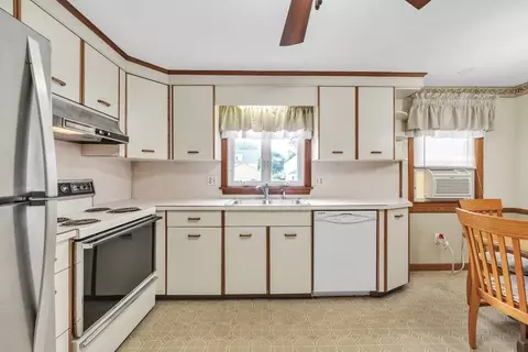 66 Clement St, Springfield, MA 01118 photo 6