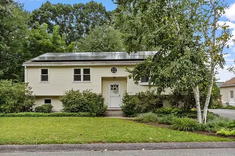 147 Birchcroft Rd, Leominster, MA 01453
