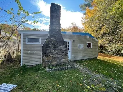 79 Station Rd, Barre, MA 01005