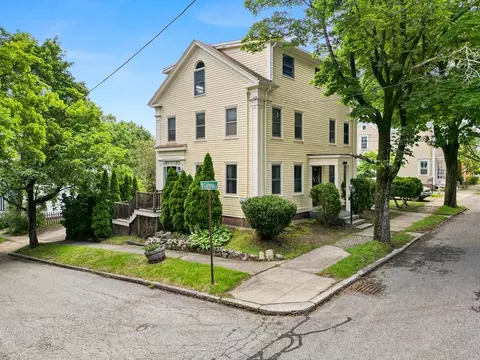 10-12 Walnut St, Newburyport, MA 01950