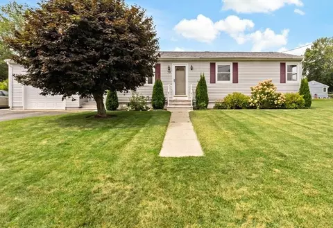 79 Brushwood Dr, Somerset, MA 02726