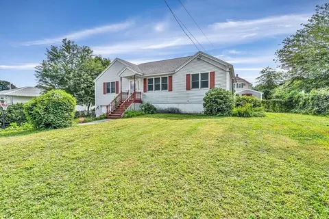 66 Farragut St, Lowell, MA 01854