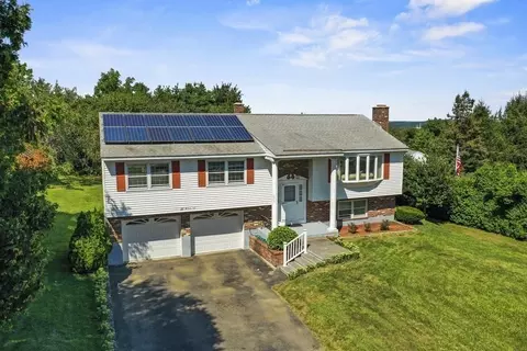 27 Hill St, Leominster, MA 01453