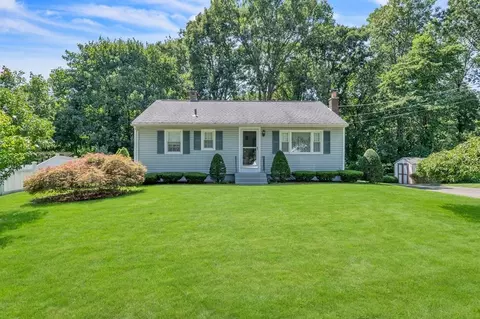 7 Pineywood Rd, Southwick, MA 01077