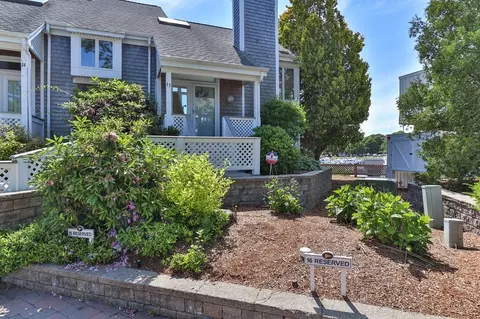 15 Keel De Sac #15, Falmouth, MA 02540