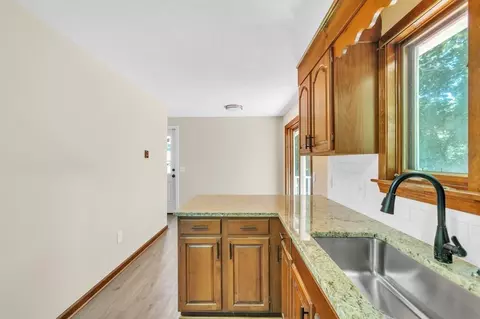 185 Murphy Ln, Chicopee, MA 01020 photo 9