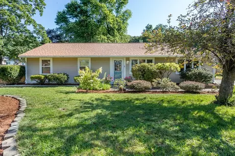 4 Koyview Pl, Medway, MA 02053