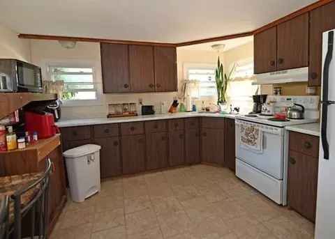 79 Great Hill Dr, Wareham, MA 02576 photo 2