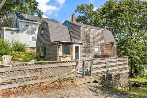 19 Hawthorne Rd, Gloucester, MA 01930