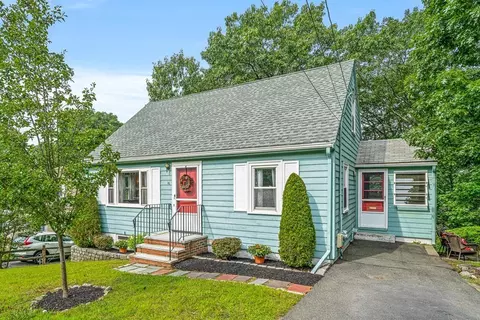 16 Spear St, Melrose, MA 02176