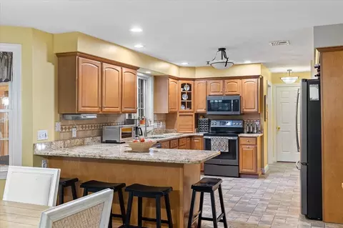 6 Strawberry Knoll Dr, Sutton, MA 01590 photo 9