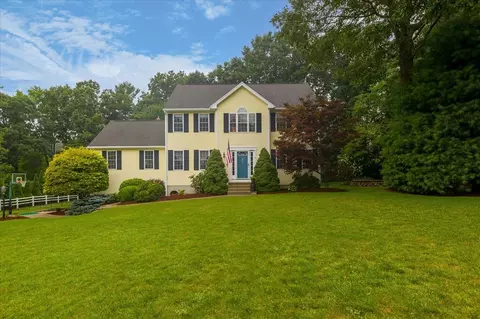 6 Strawberry Knoll Dr, Sutton, MA 01590