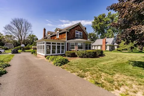 435 River Rd, Agawam, MA 01001