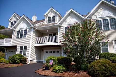 106 Carrington Ln #106, Uxbridge, MA 01569