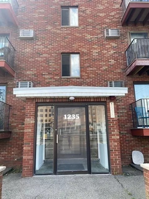 1235 N Shore Rd #2D, Revere, MA 02151