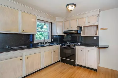 30 Penncastle St, Springfield, MA 01129 photo 6