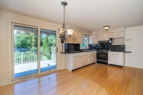 30 Penncastle St, Springfield, MA 01129 photo 5