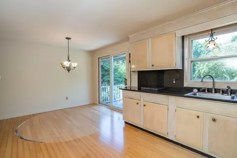 30 Penncastle St, Springfield, MA 01129 photo 7