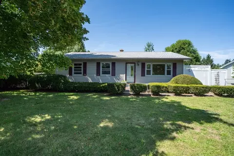 30 Penncastle St, Springfield, MA 01129