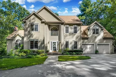 6 Walnut Ln, Medway, MA 02053
