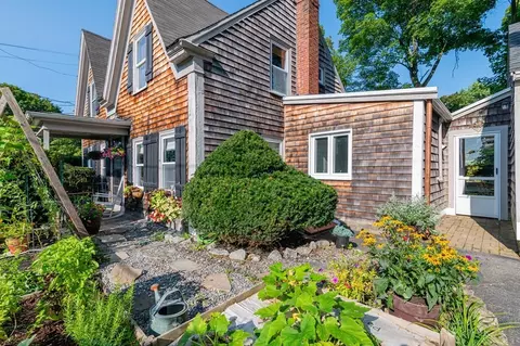 2 Elm Knoll Rd, Braintree, MA 02184