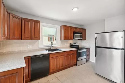 74 Walnut St, Lynn, MA 01905 photo 4