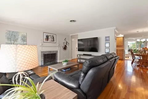 27 Harvard St, Reading, MA 01867 photo 4