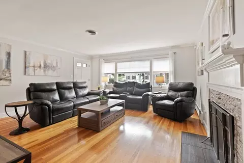 27 Harvard St, Reading, MA 01867 photo 6