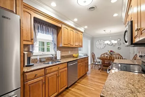 27 Harvard St, Reading, MA 01867 photo 8