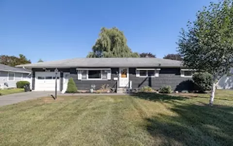 79 Ruskin St, Chicopee, MA 01020