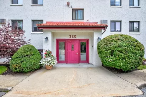 320 Fellsview Ter #321, Stoneham, MA 02180