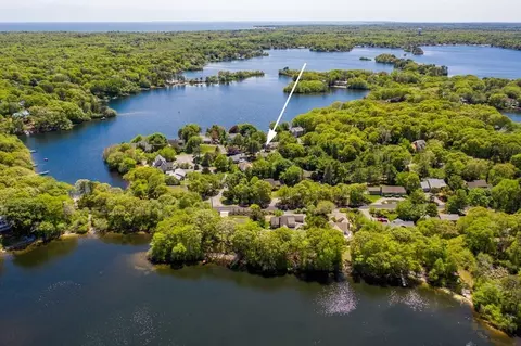 82 Lakeside Dr E, Barnstable, MA 02632