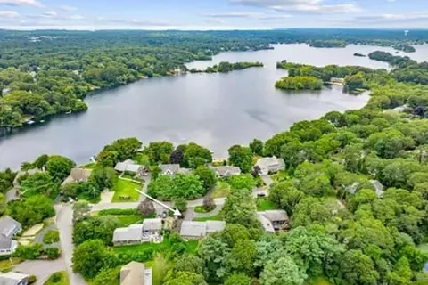 82 Lakeside Dr E, Barnstable, MA 02632 photo 2