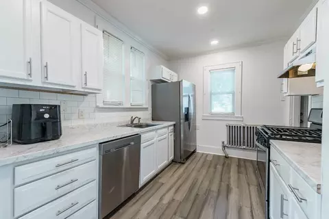94 Newhall St, Springfield, MA 01109 photo 5